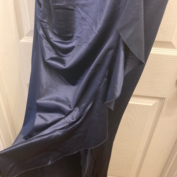 NWT Women’s Navy Formal Ruffled Evening Prom VFSHOW size M - Picture 5 of 12